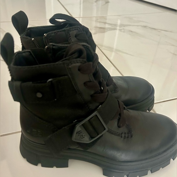 UGG Boots! - Picture 4 of 6